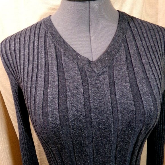 CAROLYN TAYLOR Ribbed knit Sweater Top M Dark Gray V-neck Long cap sleeve STRETC - Picture 1 of 6